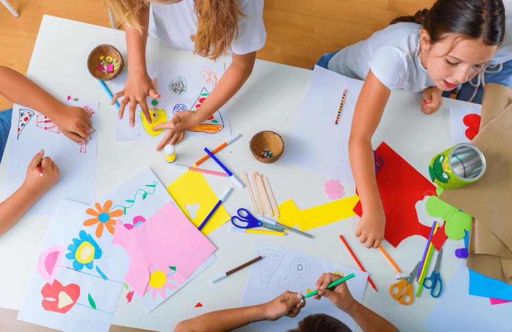 kids art project ideas with a canvas