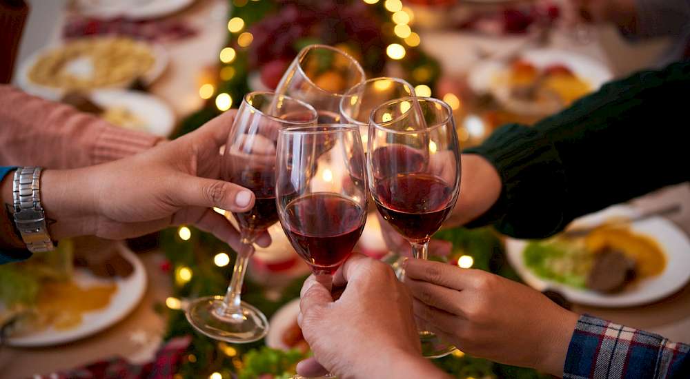 10 Essential Steps to Mastering Holiday Party Planning